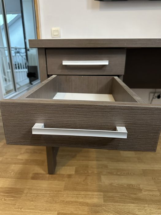 Birou realizat la comandă