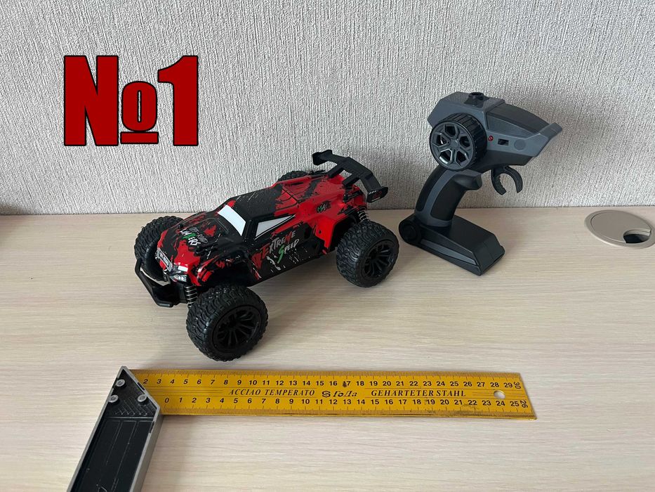 Продам машинку на радиоуправлении с зарядным устройством. Цены в опис.