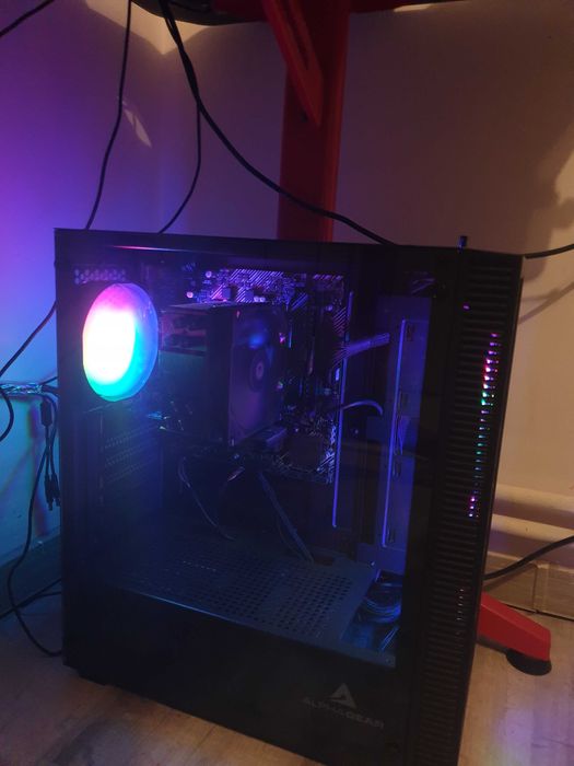 Vand PC Gaming AMD Ryzen 5 3500, Radeon RX 6400.