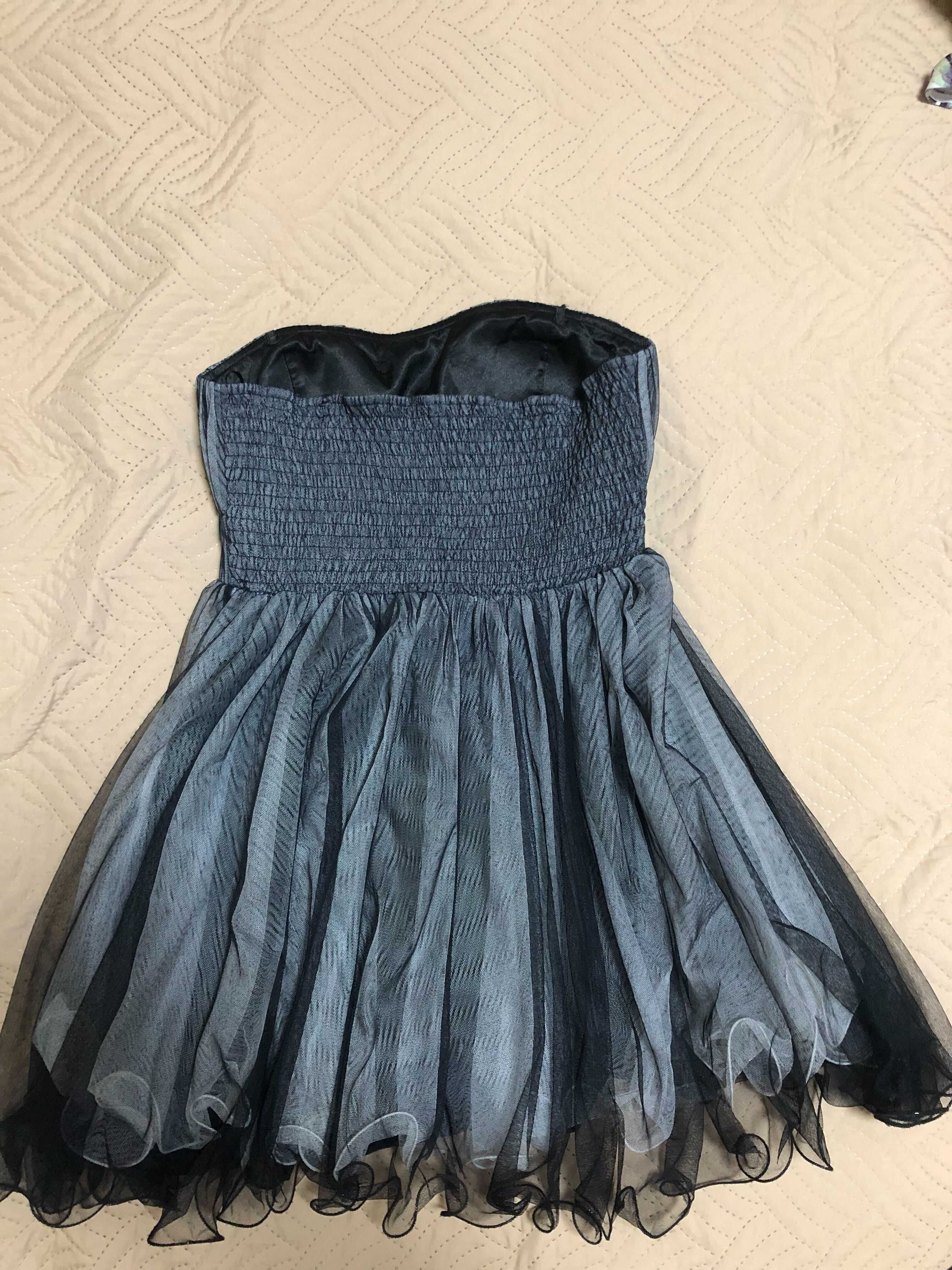 Официална рокля Quiz размер 38-40 с гол гръб в черен и сив цвят