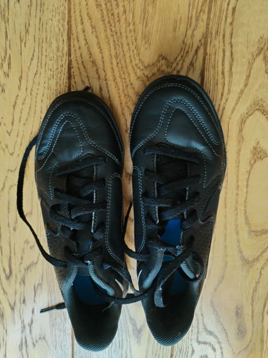 Продавам детски спортни обувки Nike