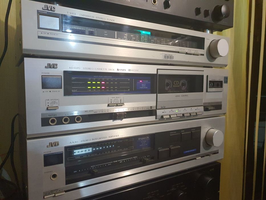 Linie audio JVC completă. Japan