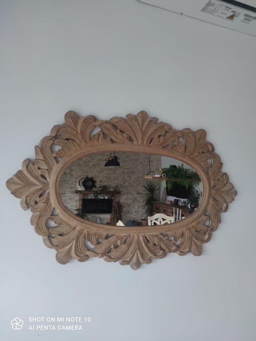 Oglindă sculptată