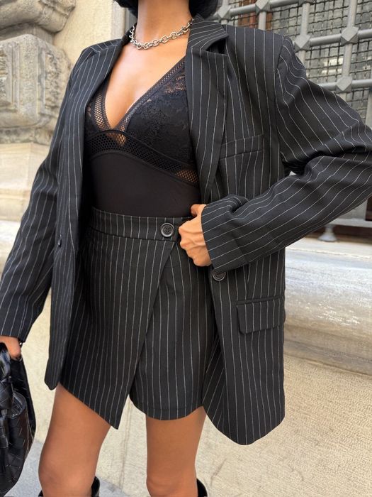 Елегантен сет с пола-панталон наличен в размер S/M/L