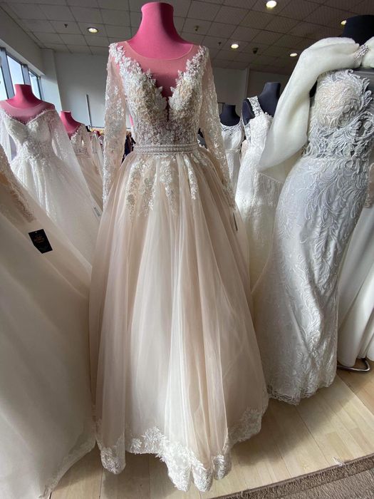 Vând rochie de mireasă