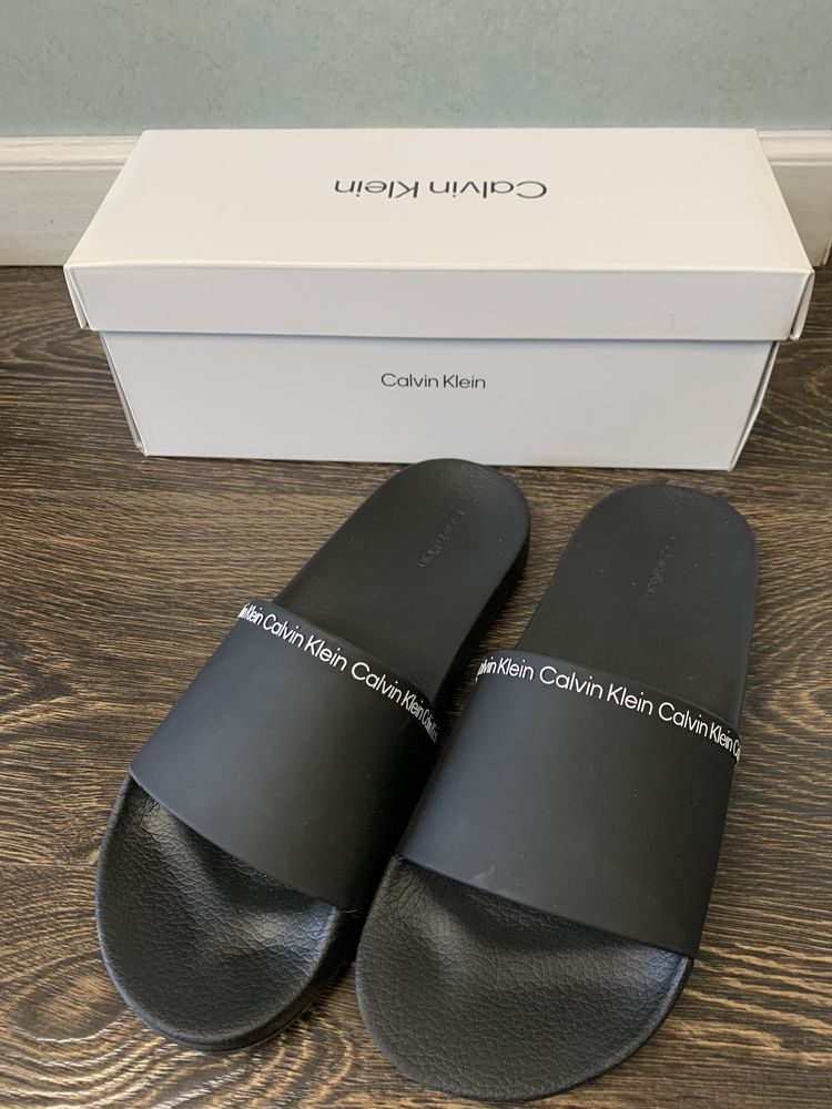 Calvin Klein слайдеры