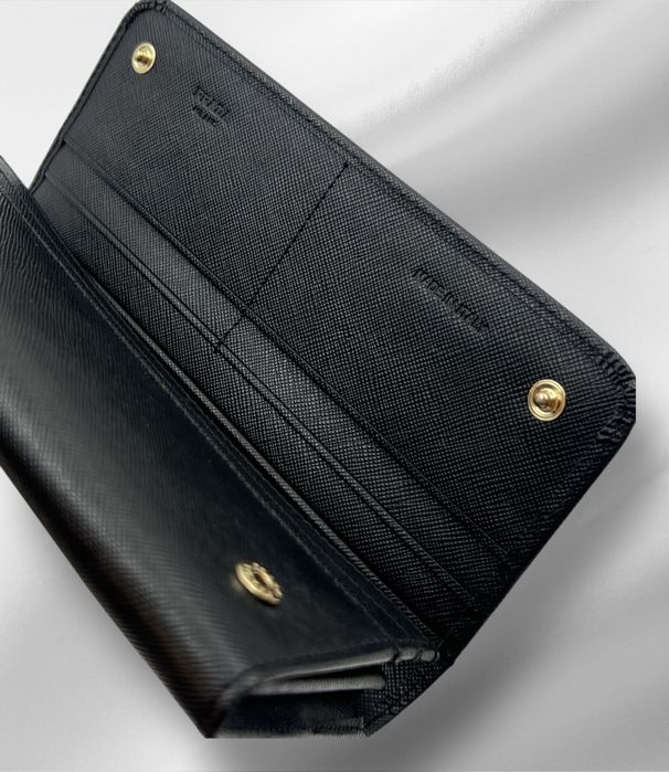 Prada Bifold Saffiano дамски портфейл като нов