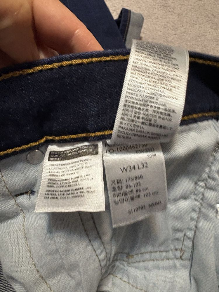 Blugi Levi’s barbati!