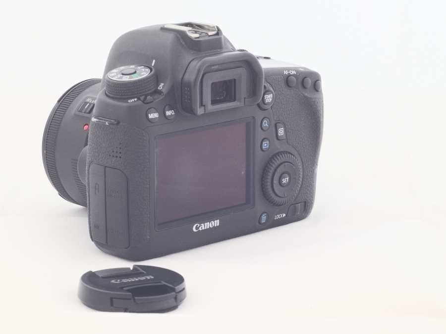 Много запазен Canon 6D с обектив Canon 50mm f1.8 STM