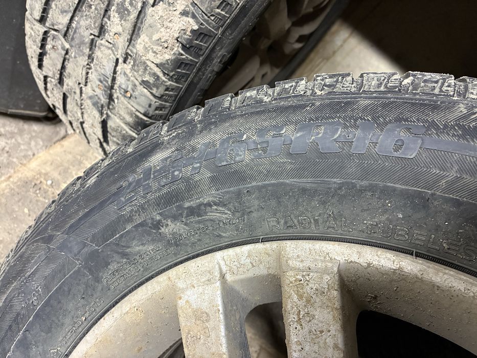 Зимние шины 215/65-16