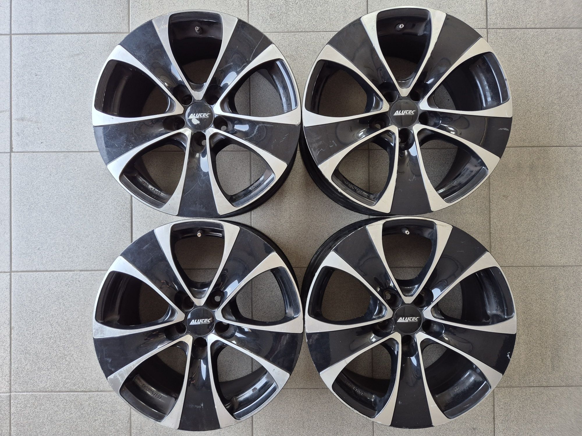 Алуминиеви джанти Alutec 17 5x100