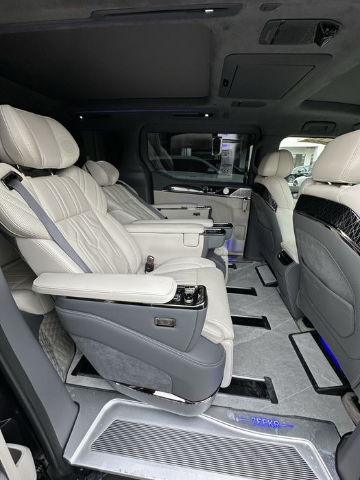 Zeekr 009 yurgan 2023-10