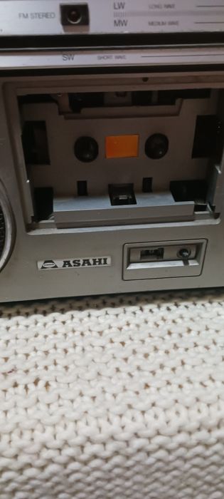 Vând radiocasetofon Asahi japoneze