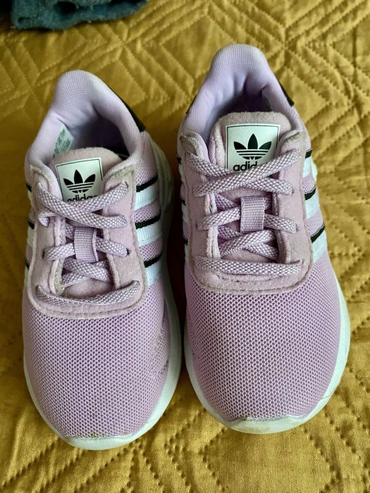 Adidasi Adidas originali 21-23