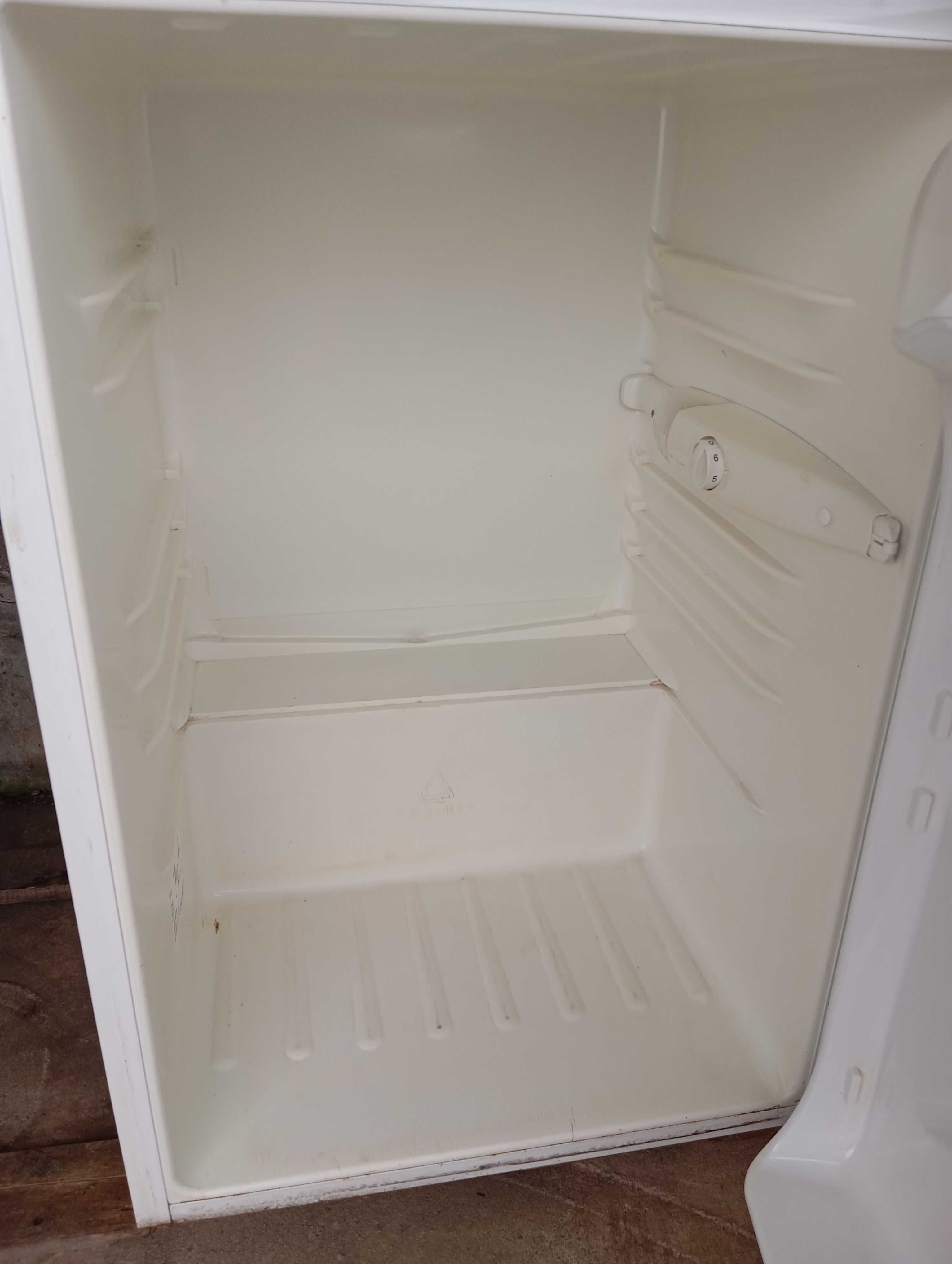 Продавам хладилник ZANUSSI