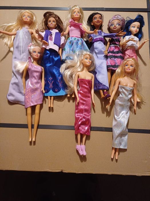 Păpuși cu articulații mobile