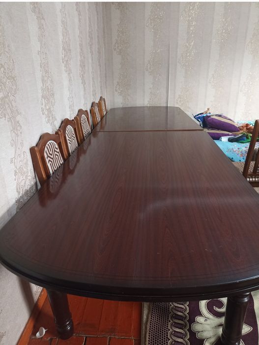 Продам стол гостинный