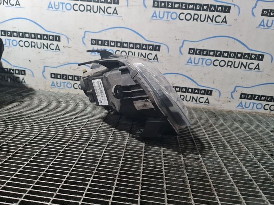 Far Stanga Dacia Duster II 2018 - 2021 SUV 4 Usi (1318) Fara xenon
