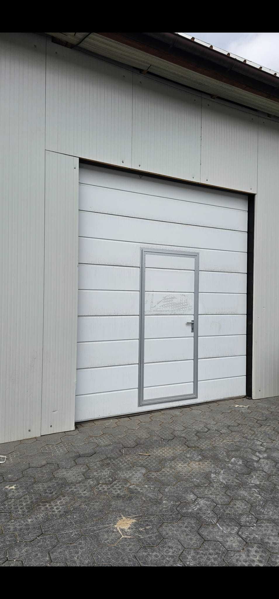 Particular ofer spatiu comercial central cu vad si parcare in curte