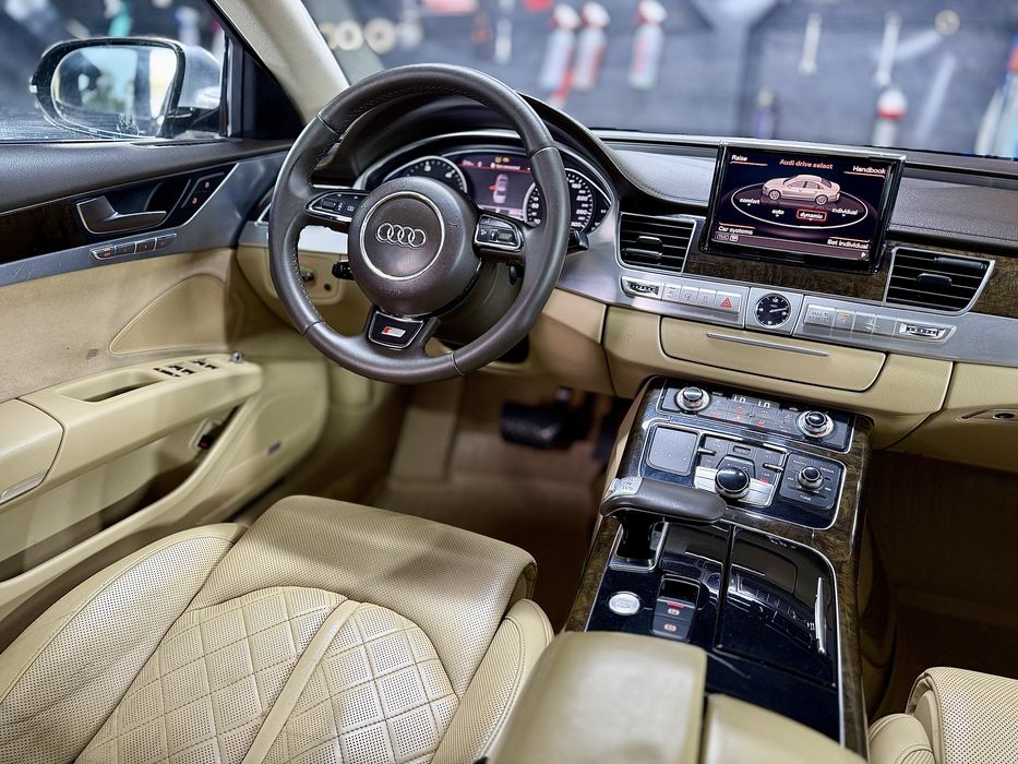• Audi A8 2012 / Matrix / 3.0 Diesel • Parc auto • Rate •