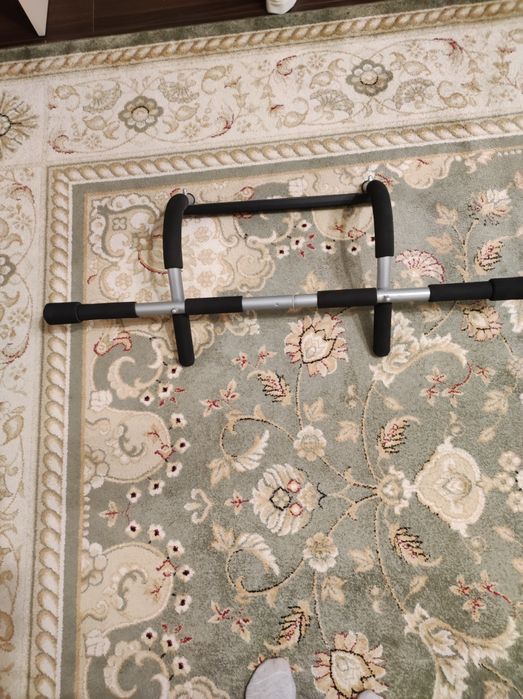 Турник универсальный, в дверной  проём