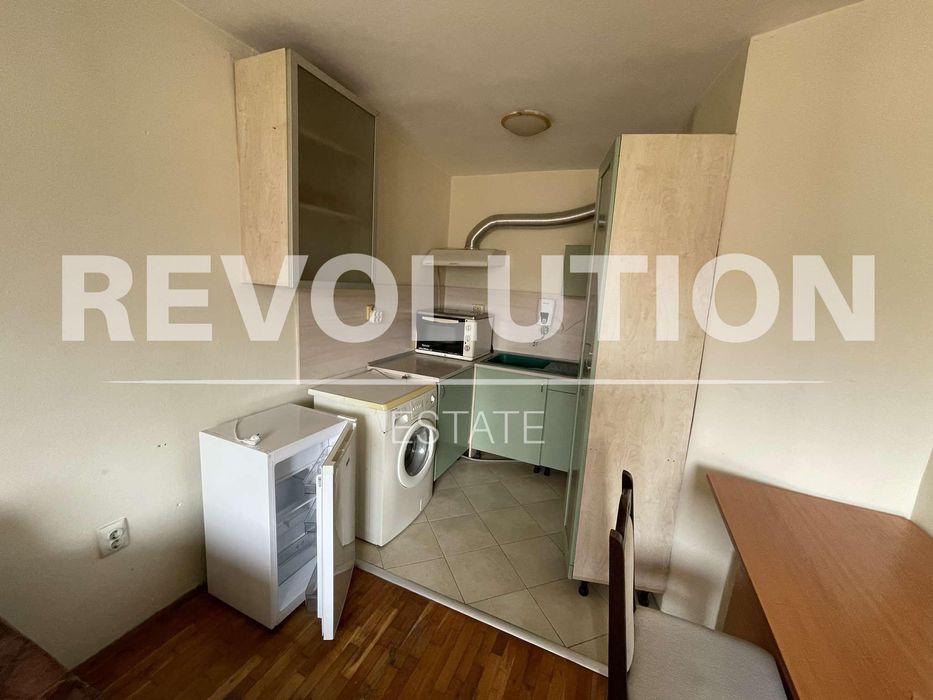 Дава се под наем Двустаен апартамент в Варна, Център - 57 кв.м за 310 € - Снимка #2