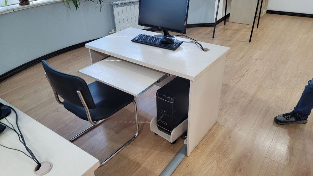 Парта /компьютерный стол