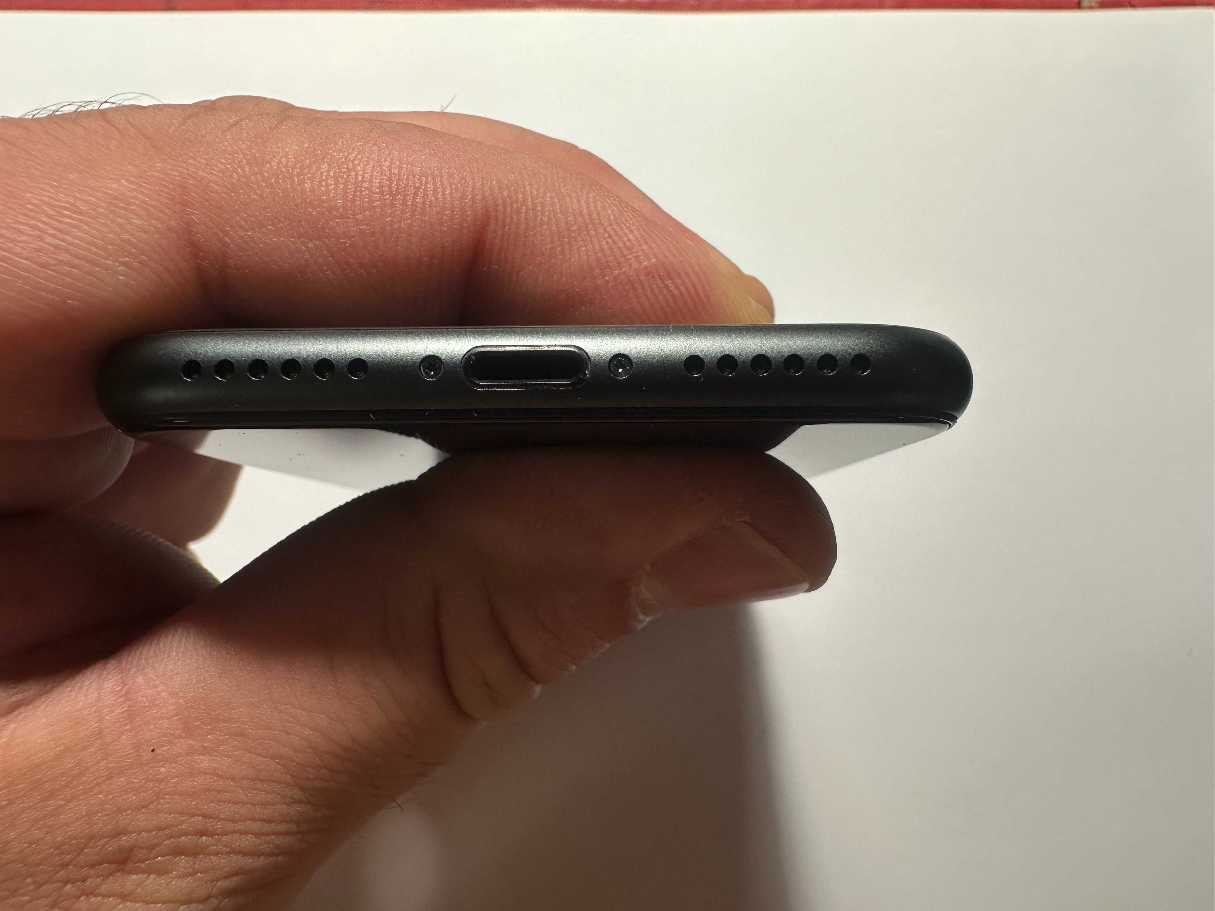 КАТО НОВ !!! iPhone 8 - Черен - 64GB - Отключен - 100% БАТЕРИЯ !!!