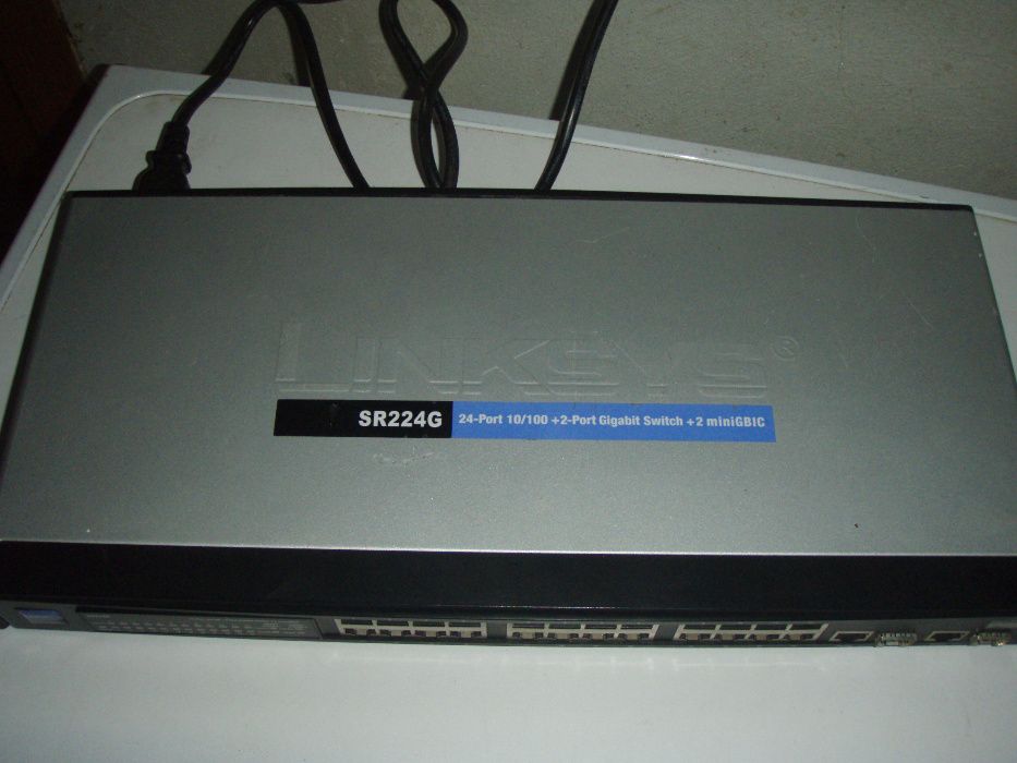 Switch Linksys CISCO SR224G 24 porturi 10/100 + 2 Gigabit + 2 miniGBIC