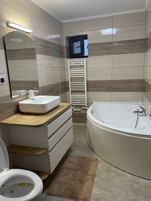 Persoana fizica, vând casă tip duplex