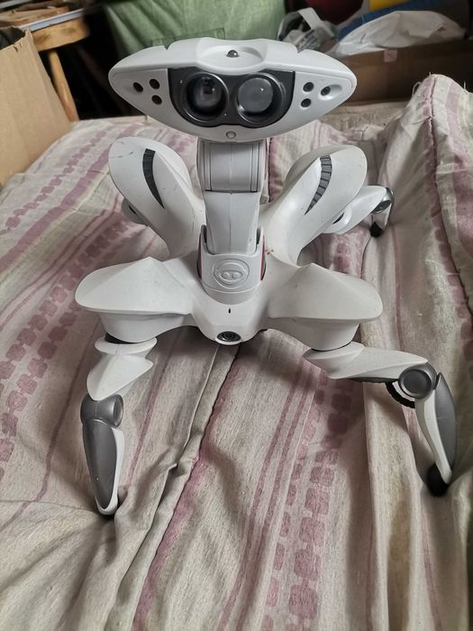Robot WowWee Roboquad perfect funcțional
