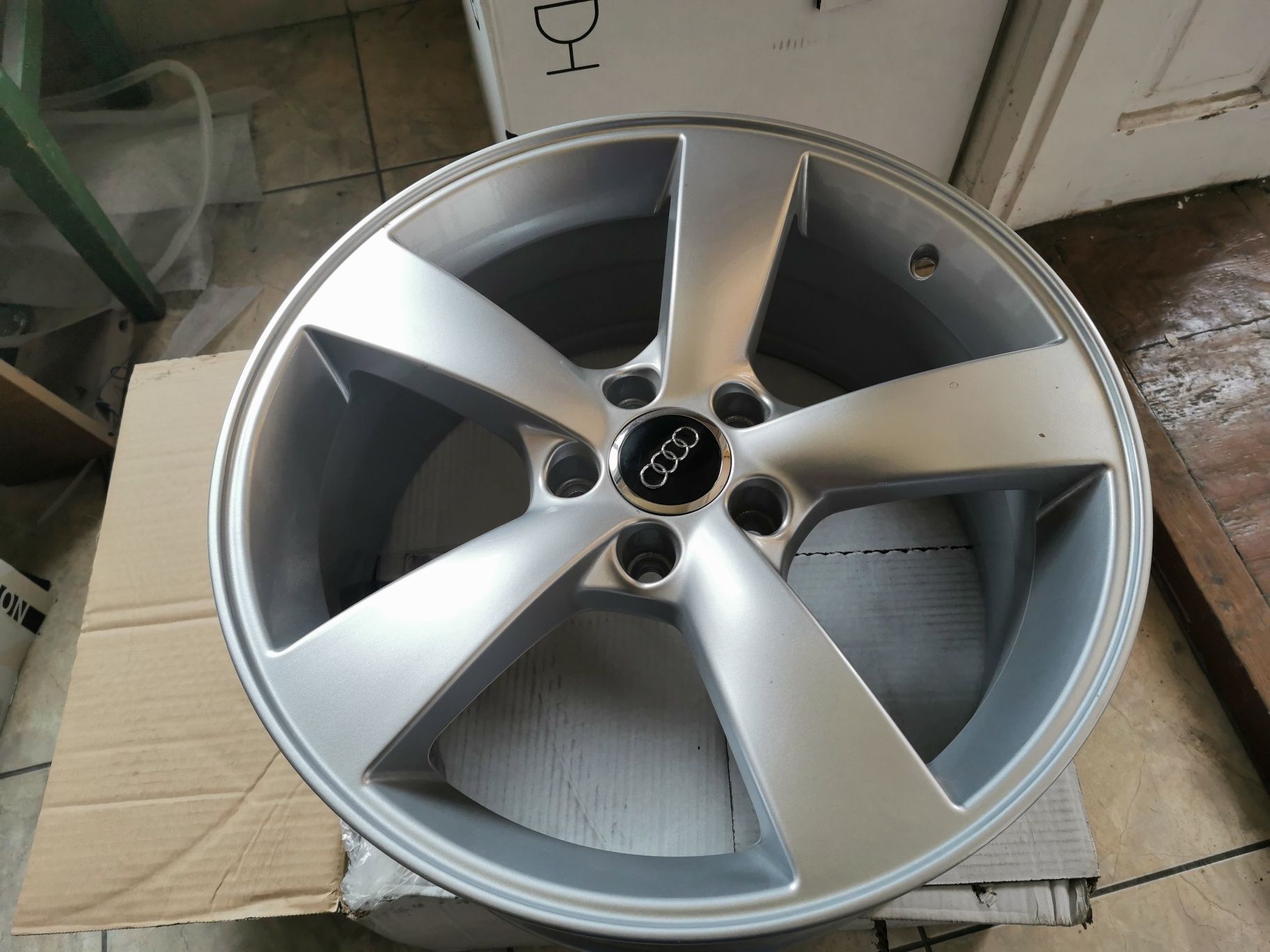 Vand jante de aliaj pentru Audi pe 18 marca Avus model af10 silver