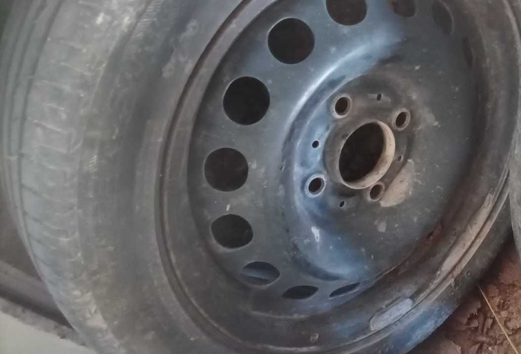 гуми Bridgestone  R 17" 235/55/17 всесозонни за SUV и 15 цола  Lassa