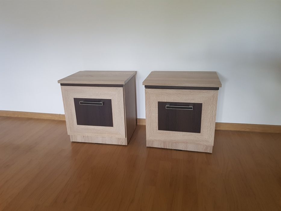 Noptiere 2 buc, absolut noi.