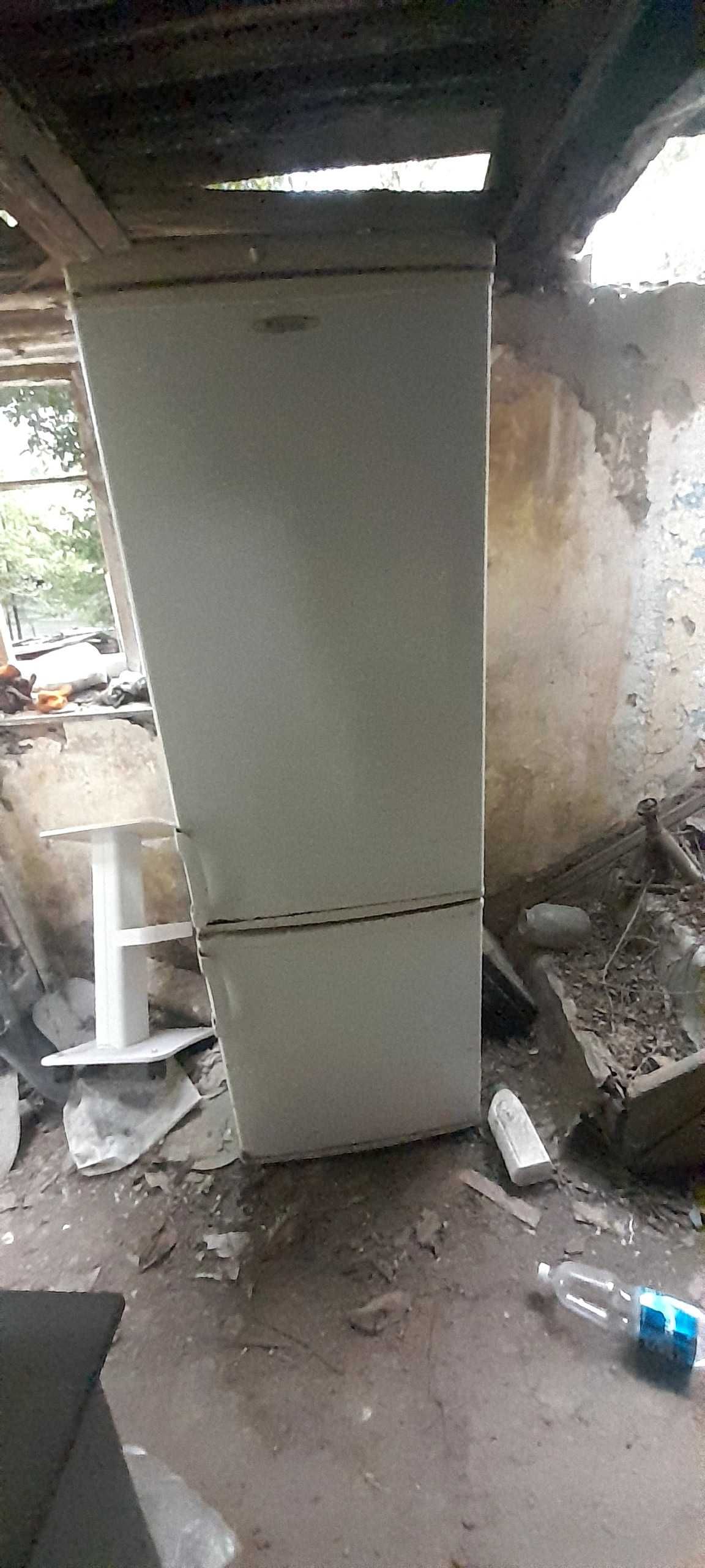 Продам  нерабочий холодильник