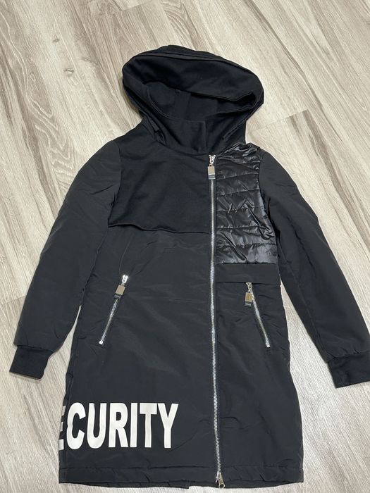 Осенняя куртка с капюшоном для девочки