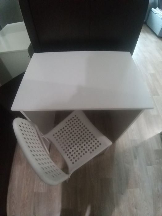 Продам детский стол IKEA