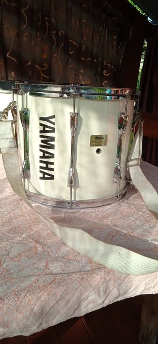 Продам профессиональный малый маршевый барабан Yamaha