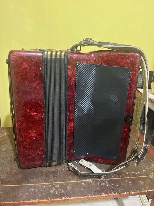Acordeon sonoră 60 de basi