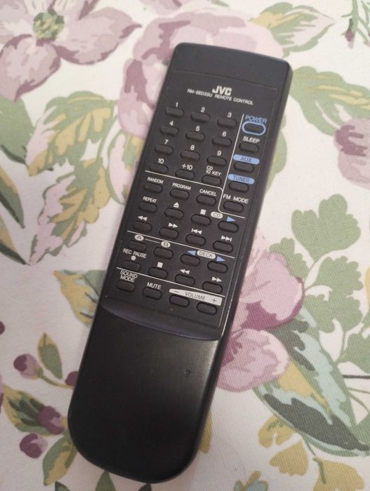 Linie JVC cu telecomanda