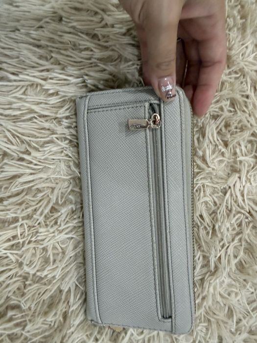 Дамски портфейл на Guess