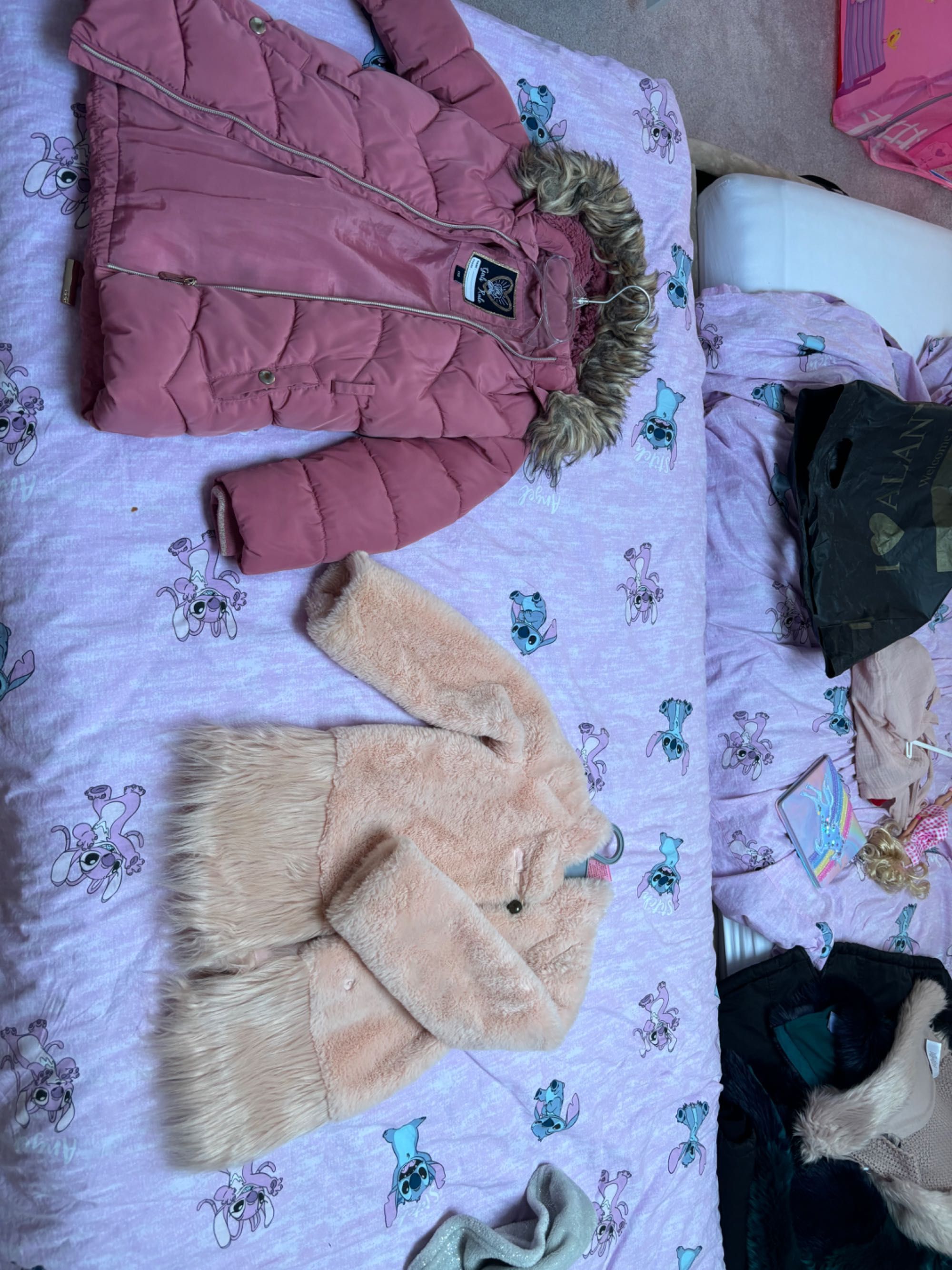 Geci , veste copii , aproape noi purtate rar  în condiție foarte bună