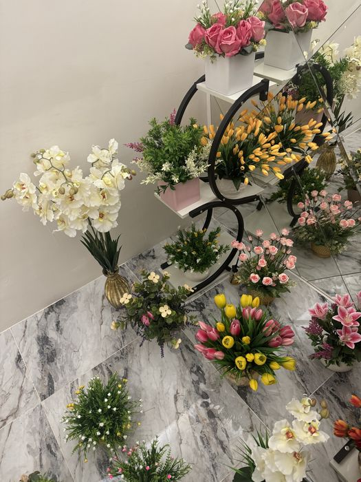 Gular bor turli xildagi suniy gular