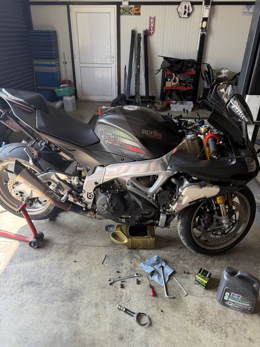 Aprilia rsv4 1100 factory 2020