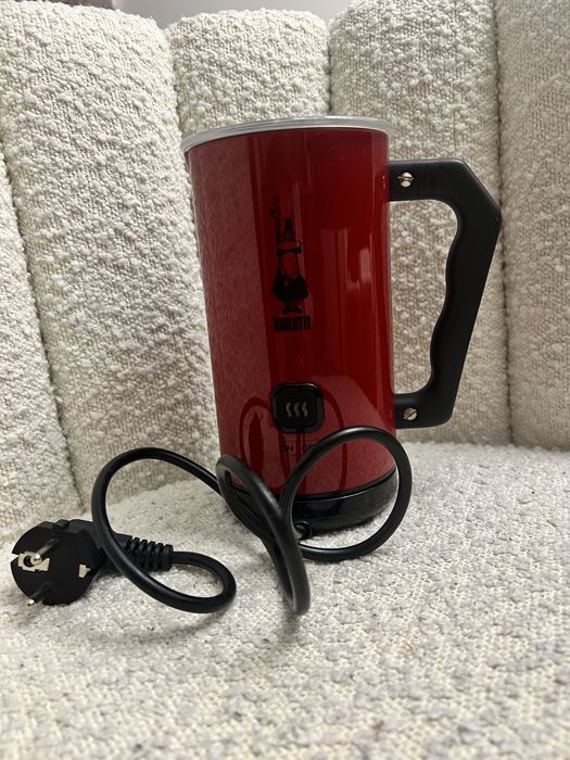Капучинатор Bialetti/ машинка за разпенване на мляко
