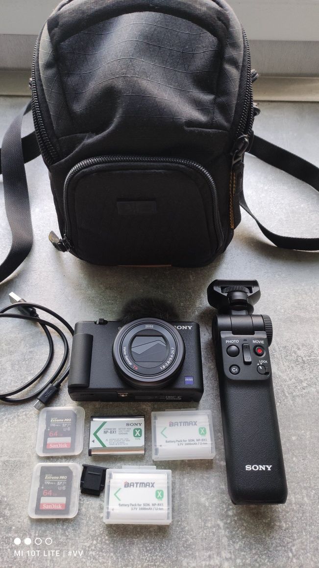 Sony ZV-1, блутут захват GP-VPT2BT, 3 батерии,2 карти,чанта + гаранция