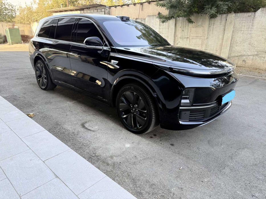 Li 9 Max. Srochna sotiladi.