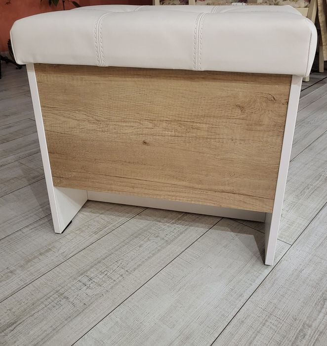 Табуретка-ракла с тапициран капак