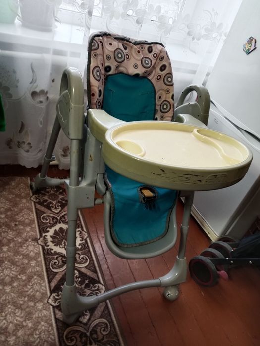 Столик для кормления и коляска