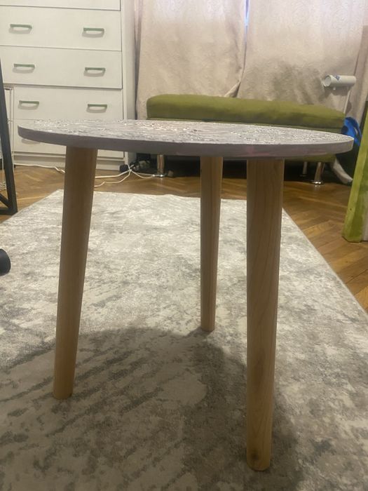 Masuta lemn pictata manual
